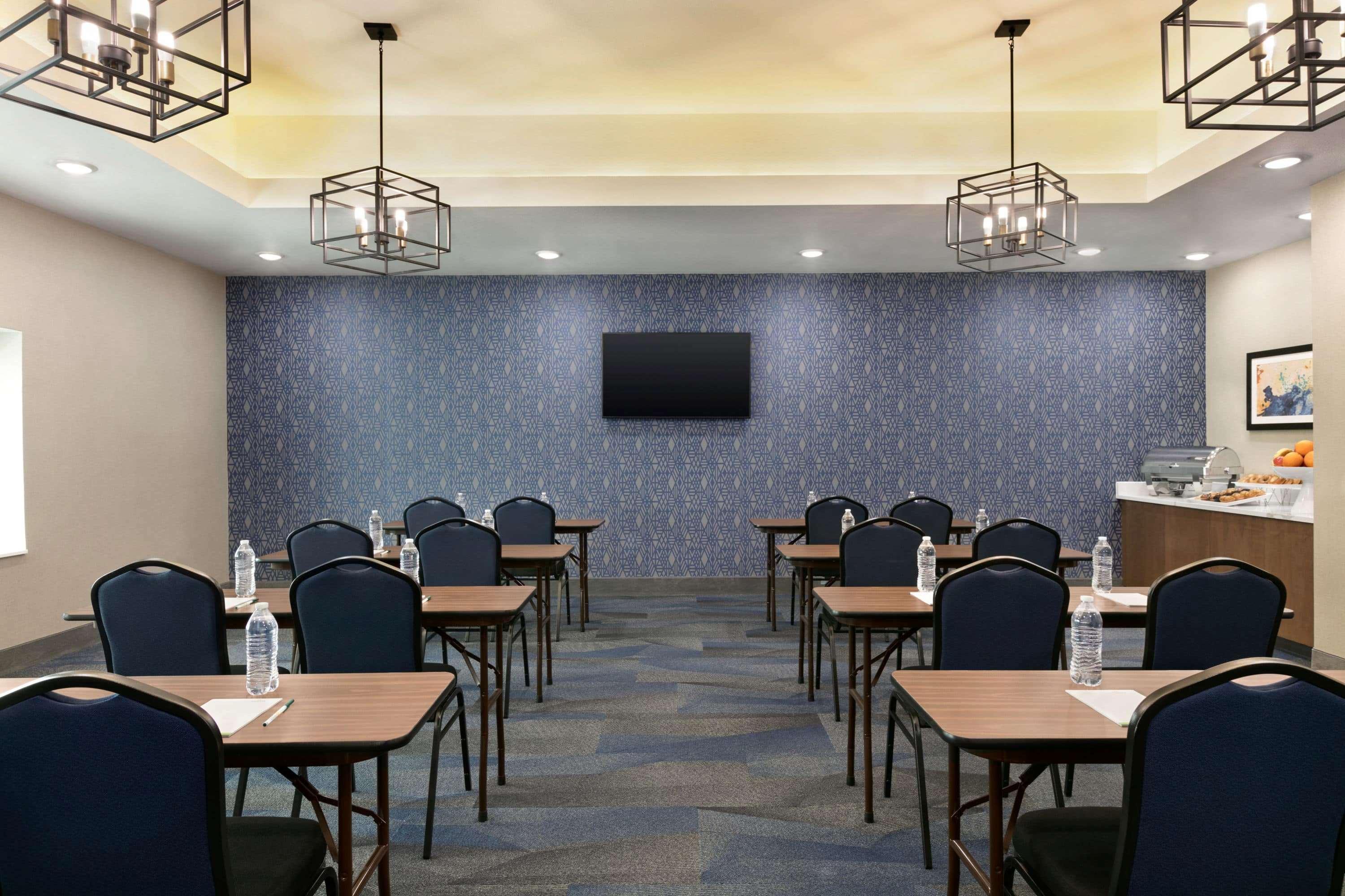 La Quinta Inn & Suites By Wyndham College Station North Exterior photo