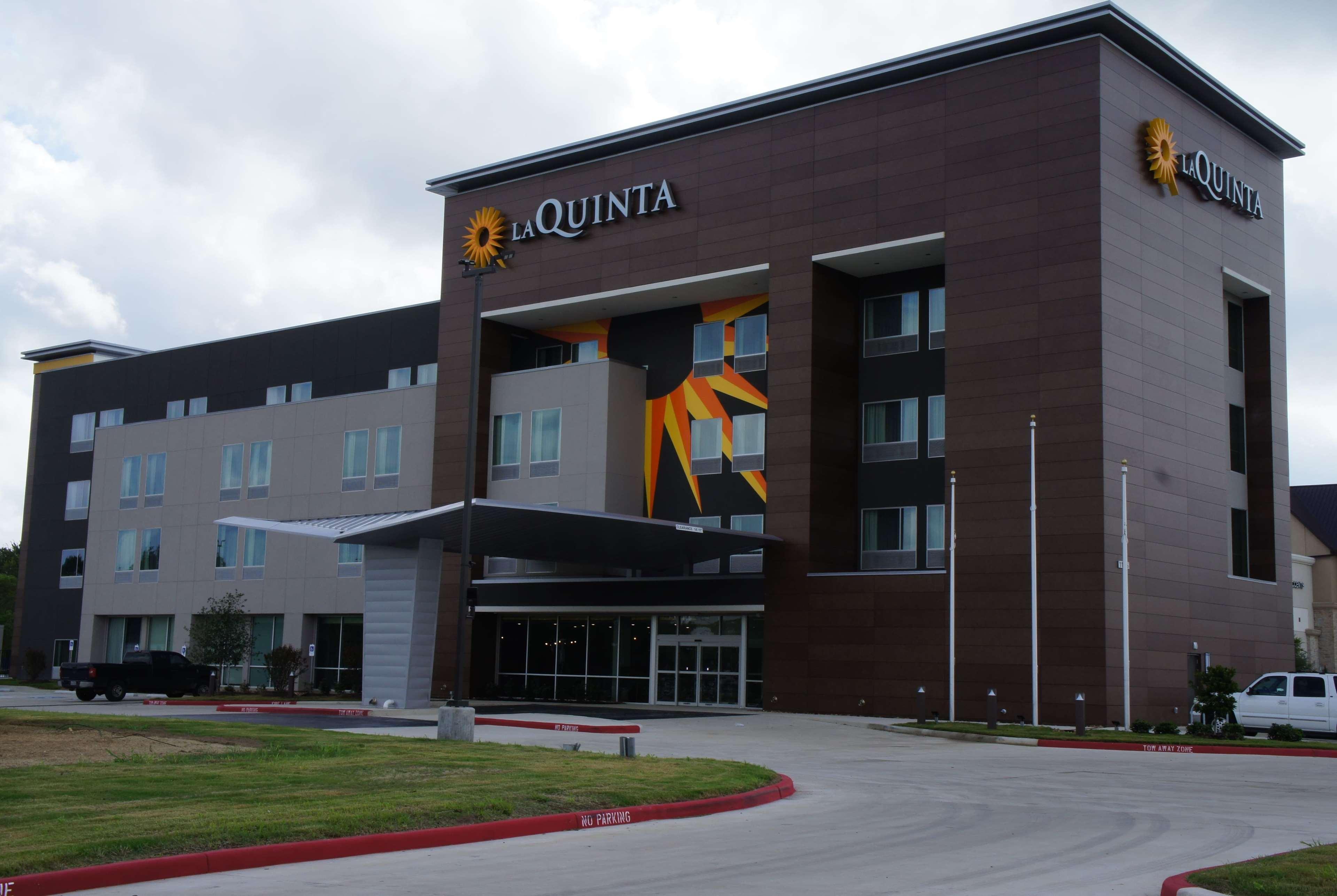 La Quinta Inn & Suites By Wyndham College Station North Exterior photo